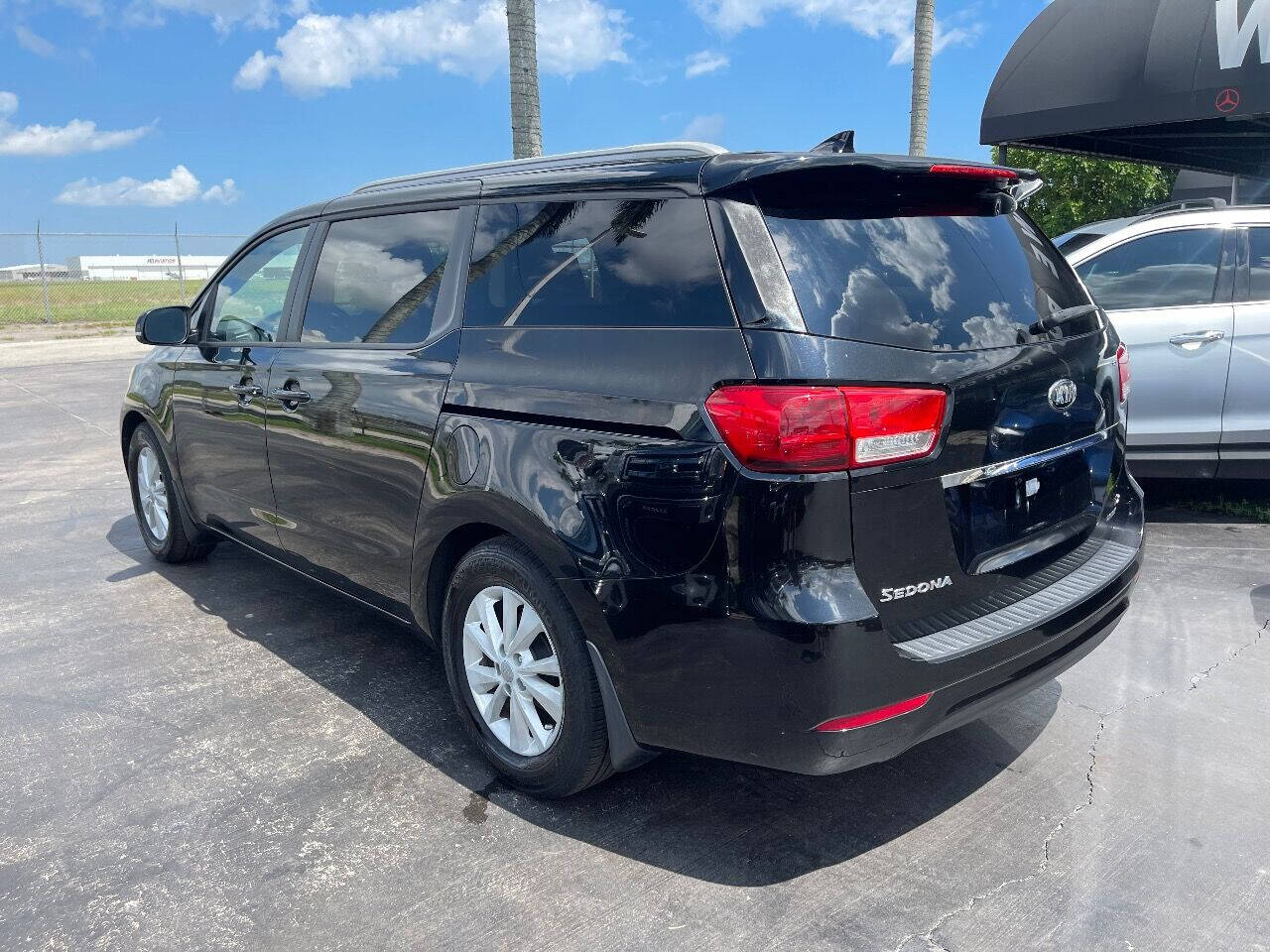 2016 KIA Sedona Minivan - $11,900