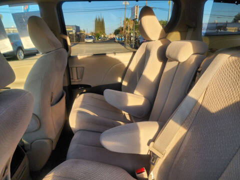 2014 Toyota Sienna LE 7-Passenger Auto Access Seat