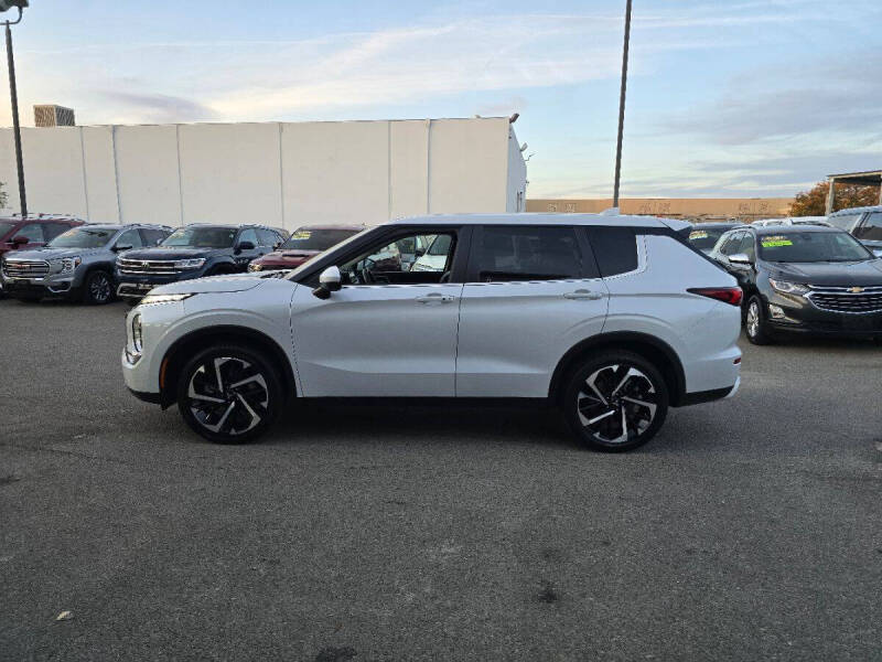 2024 Mitsubishi Outlander SE