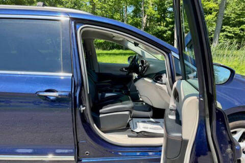 2017 Chrysler Pacifica Touring-L
