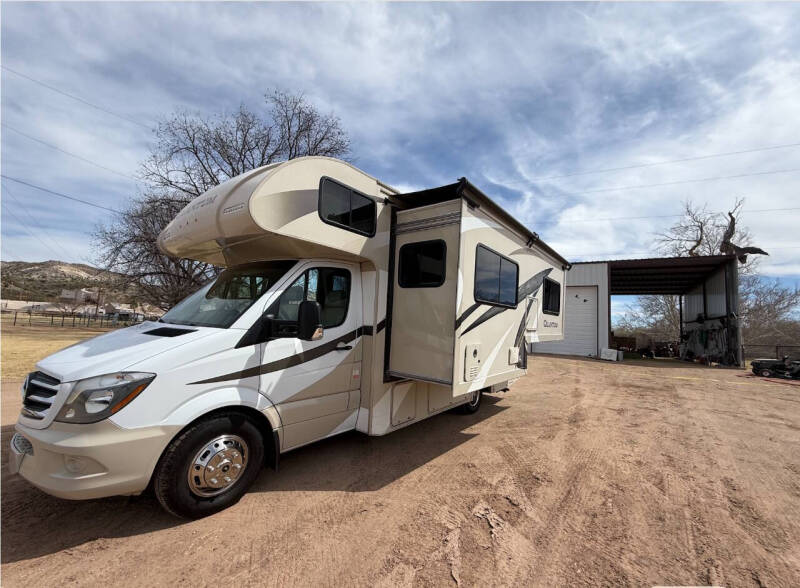 2018 Thor Motor Coach Quantum KM24
