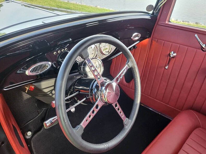 1932 Ford 5-Window