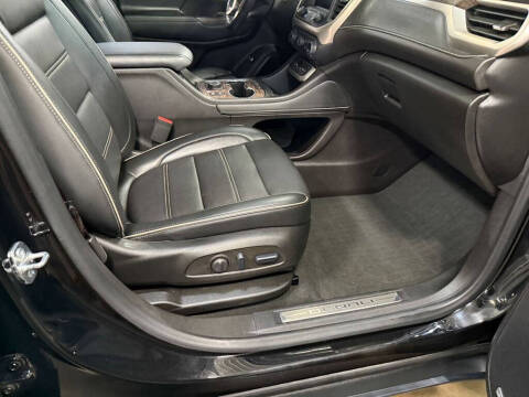 2022 GMC Acadia Denali