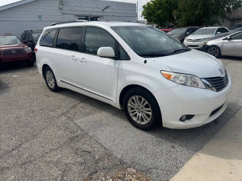 2012 Toyota Sienna XLE 8-Passenger