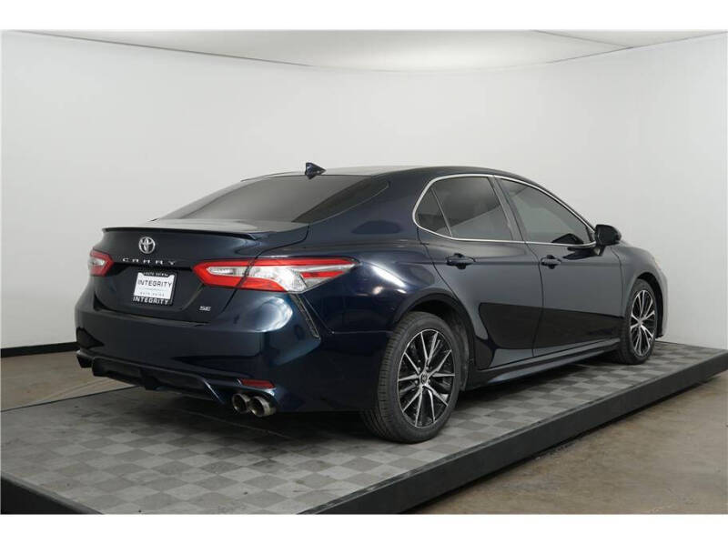 2020 Toyota Camry SE