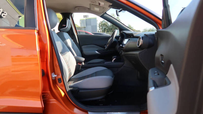 2023 Nissan Kicks SR