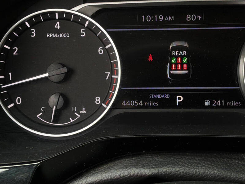 2025 Nissan Pathfinder SV