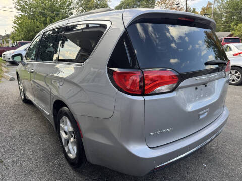2017 Chrysler Pacifica Touring-L