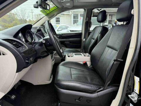 2016 Chrysler Town and Country Touring-L