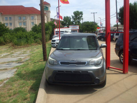 2015 Kia Soul for sale at DFW Auto Group in Euless TX