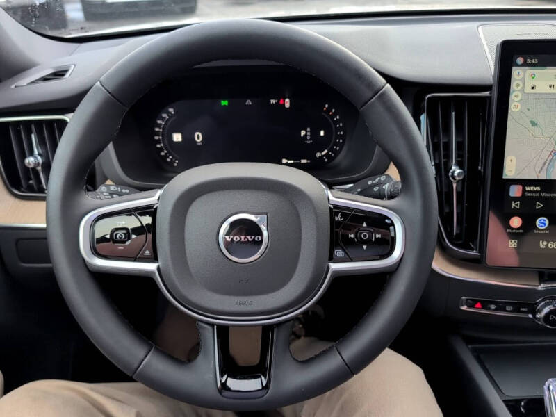 2026 Volvo XC60 B5 Plus