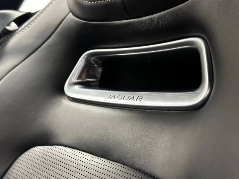 2019 Jaguar F-TYPE P300