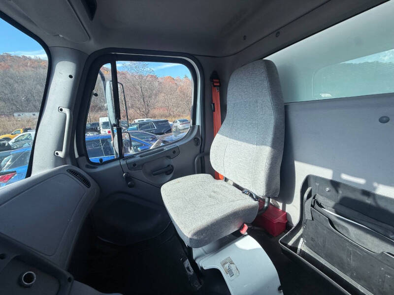 2018 Freightliner M2 106