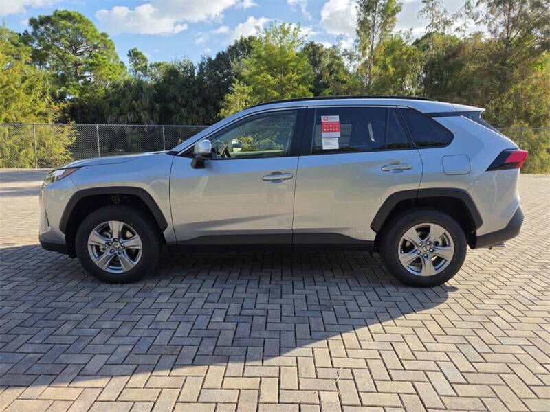 2025 Toyota RAV4 Hybrid XLE