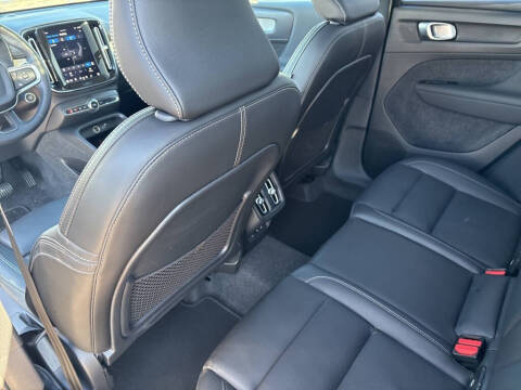 2025 Volvo XC40 B5 Plus Bright Theme