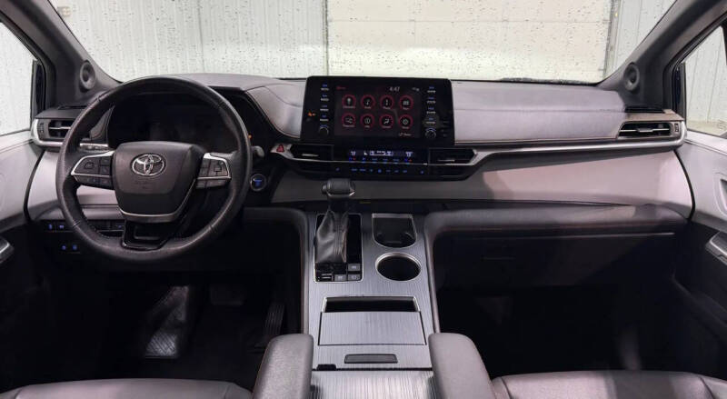 2022 Toyota Sienna XSE 7-Passenger