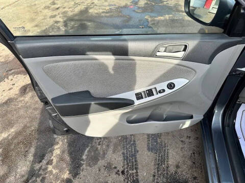 2012 Hyundai Accent GLS