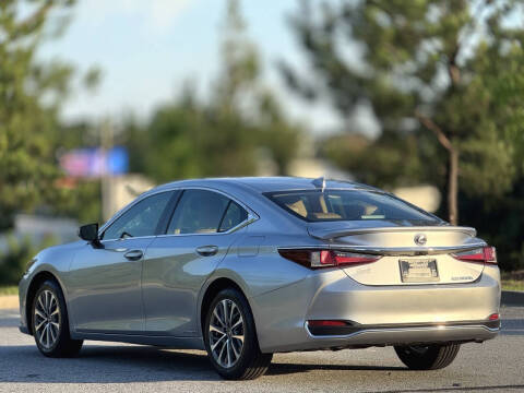 2022 Lexus ES 300h