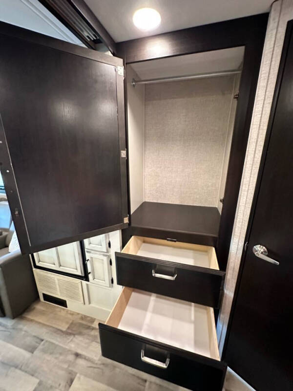 2022 Jayco Grayhawk 27, King Bed  Sleeps 6 , Gas Engine