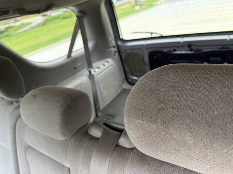 2004 Toyota Sequoia SR5