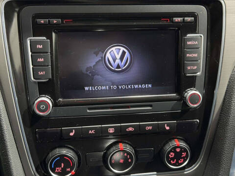 2015 Volkswagen Passat 1.8T SE