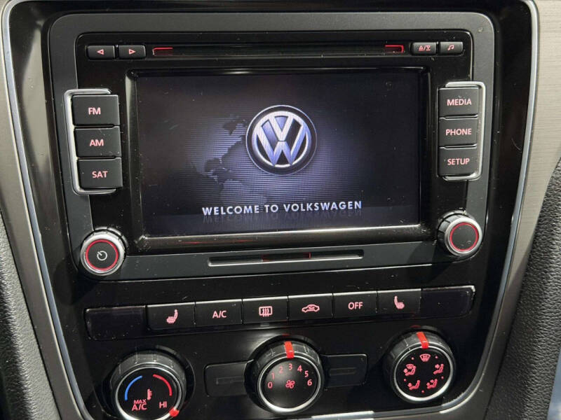 2015 Volkswagen Passat 1.8T SE