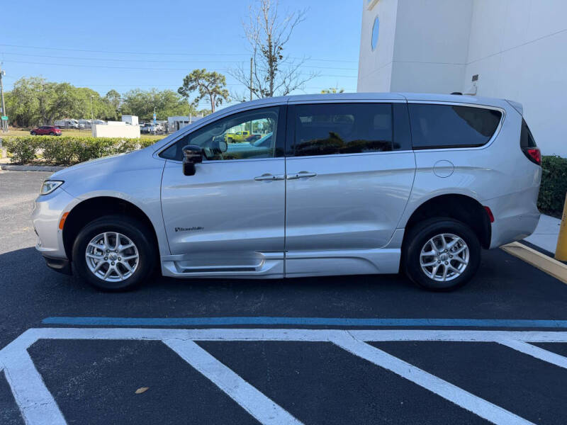 2024 Chrysler Pacifica Touring L