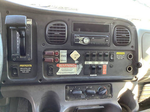 2010 Freightliner M2 106