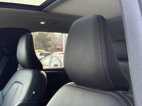 2025 Volvo XC40 B5 Plus Bright Theme