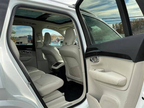 2019 Volvo XC90 T6 Momentum