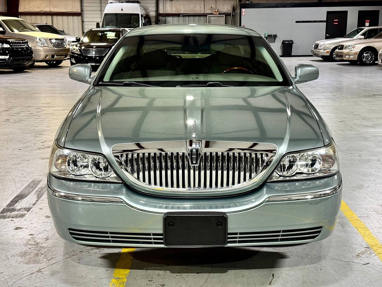 2004 Lincoln Town Car for sale at Carnival Car Company in Victoria, TX