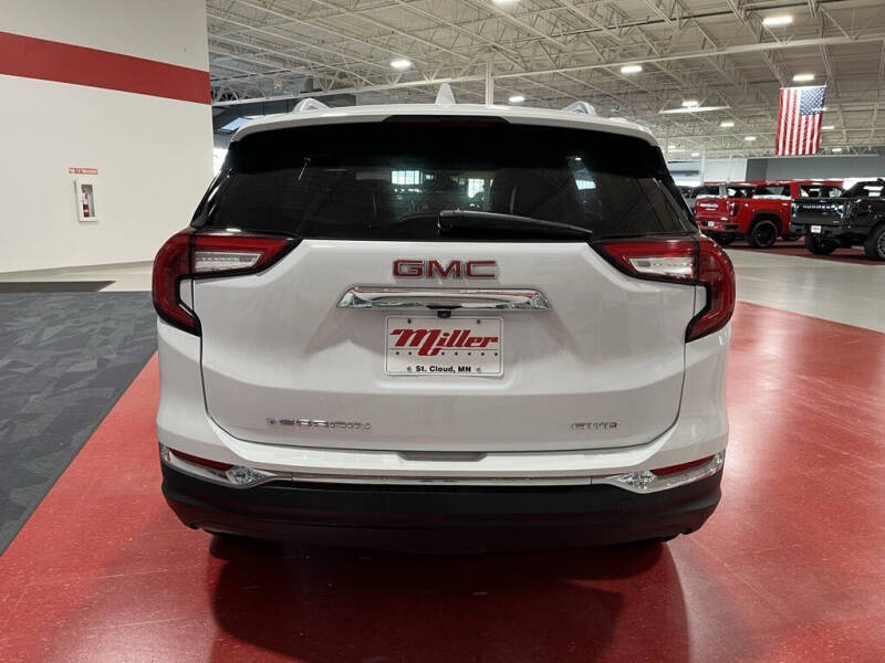 2024 GMC Terrain SLT