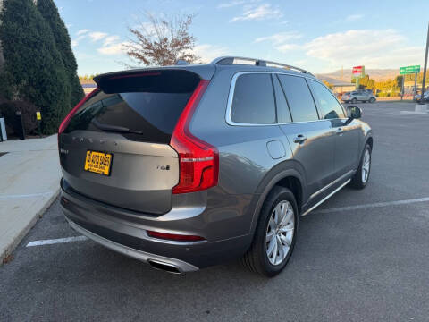 2016 Volvo XC90 T6 Momentum