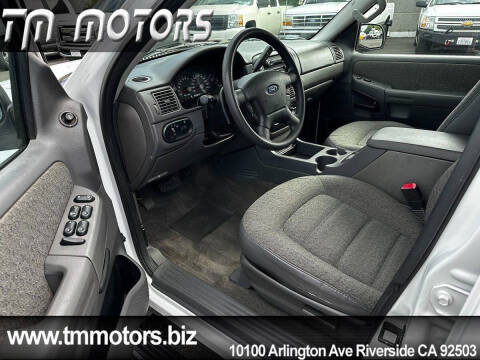 2004 Ford Explorer XLS