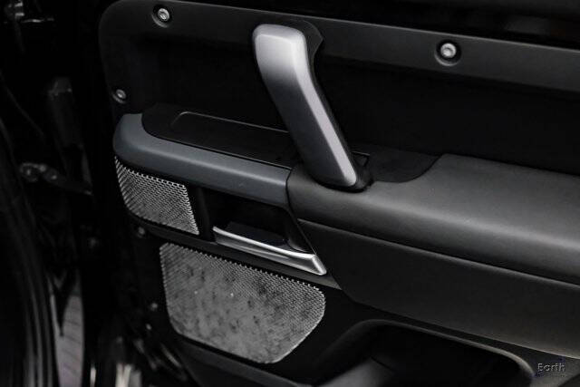 2024 Land Rover Defender 130 P400 X-Dynamic SE