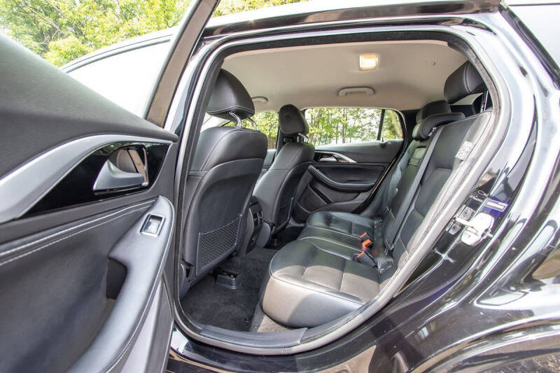 2017 Infiniti QX30 Luxury