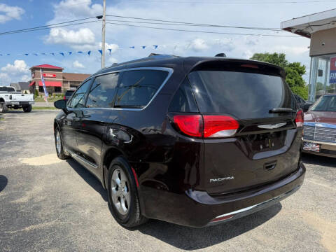 2017 Chrysler Pacifica Touring-L Plus
