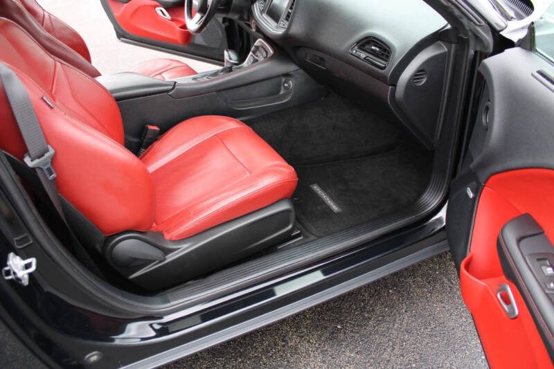 2015 Dodge Challenger SXT Plus