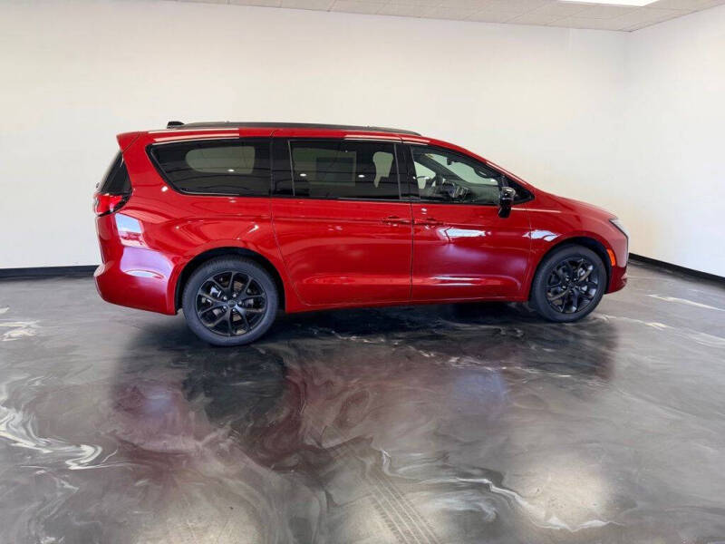 2027 Chrysler Pacifica Limited