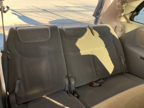 2005 Toyota Sienna LE 8 Passenger