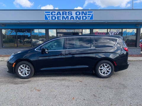 2022 Chrysler Voyager LX