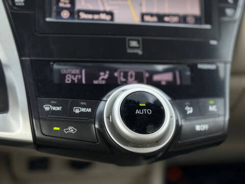 2014 Toyota Prius v Five