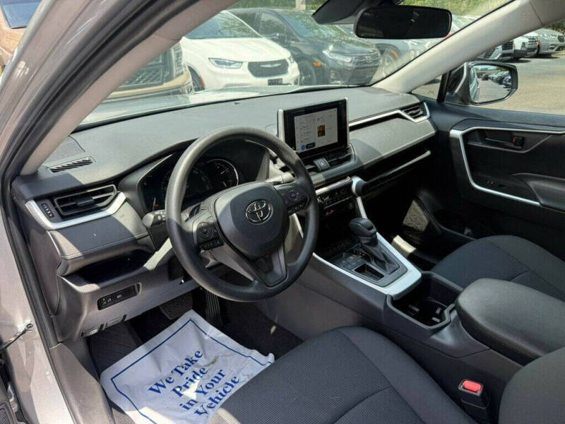 2025 Toyota RAV4 LE