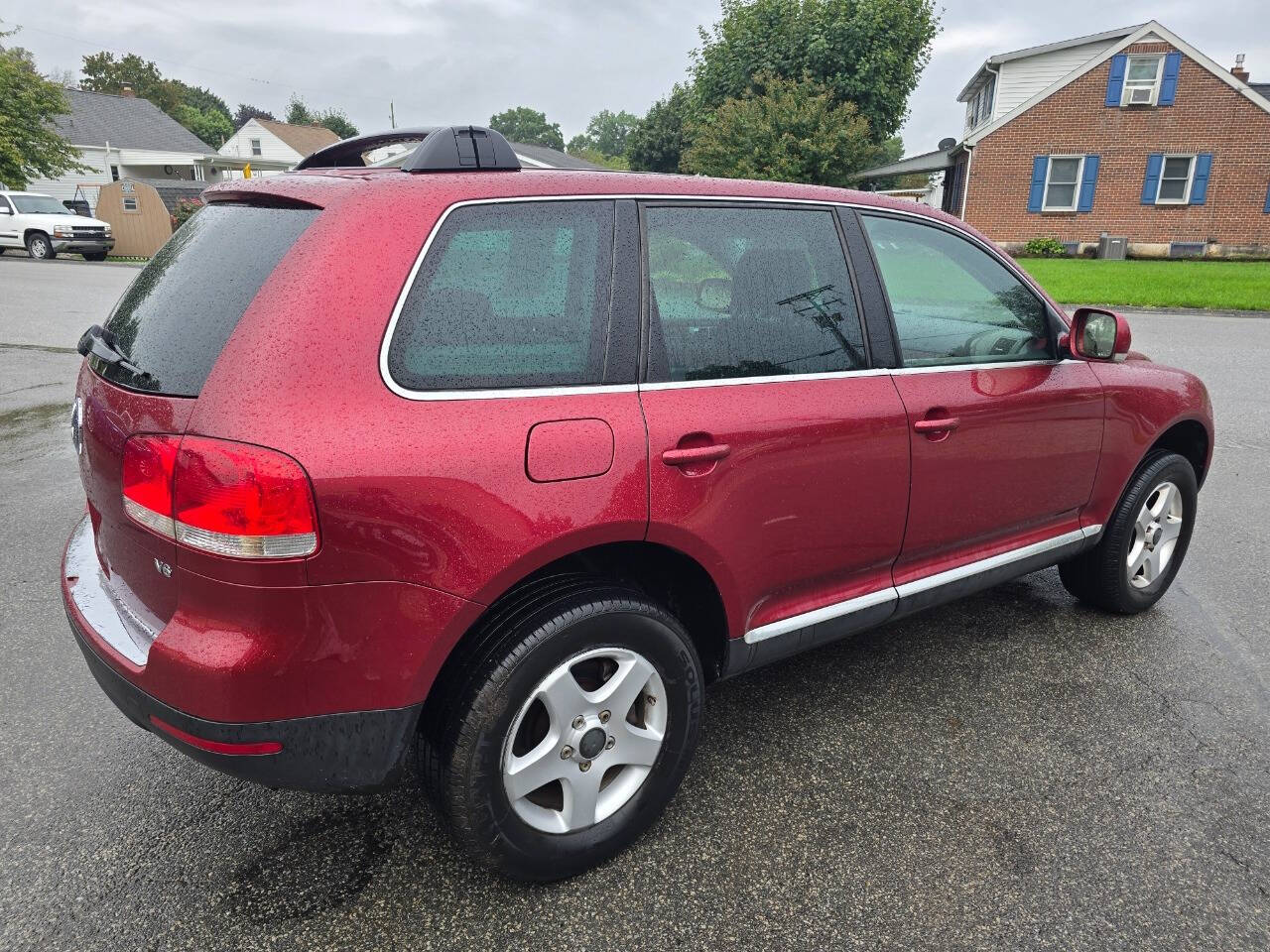 2004 Volkswagen Touareg for sale at QUEENSGATE AUTO SALES in York, PA