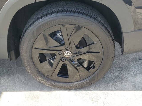 2025 Volkswagen Taos SE