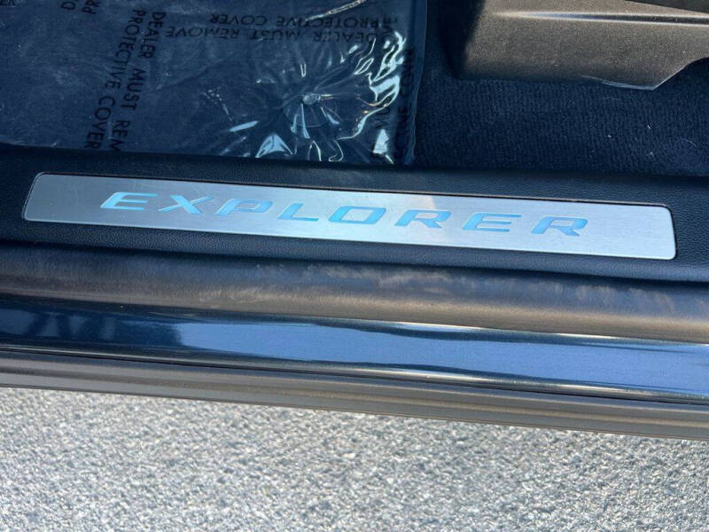 2023 Ford Explorer Hybrid Platinum