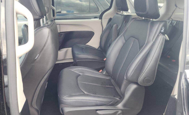 2024 Chrysler Pacifica Plug-In Hybrid Select