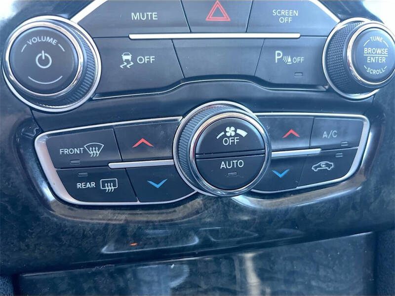 2022 Chrysler 300 Touring L