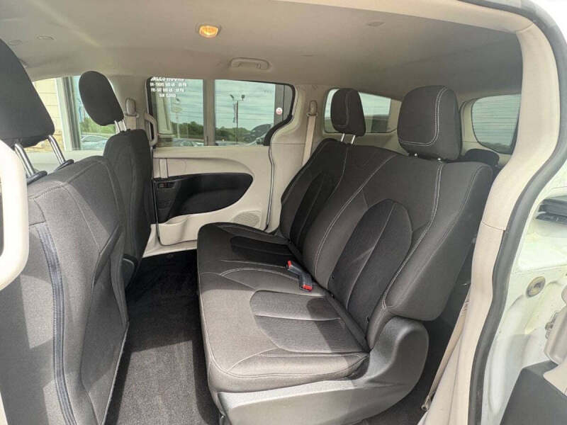 2021 Chrysler Voyager L