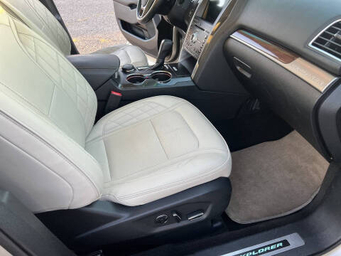 2017 Ford Explorer Platinum